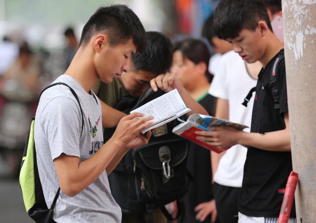 适合男生的工作有哪些(最适合男生报考的4个专业，月薪排名靠前，毕业后待遇比985好)