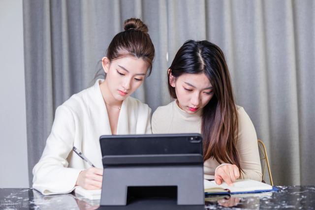 有声阅读的好处与感受(阅读书籍的 10 大好处：为什么你应该每天阅读)