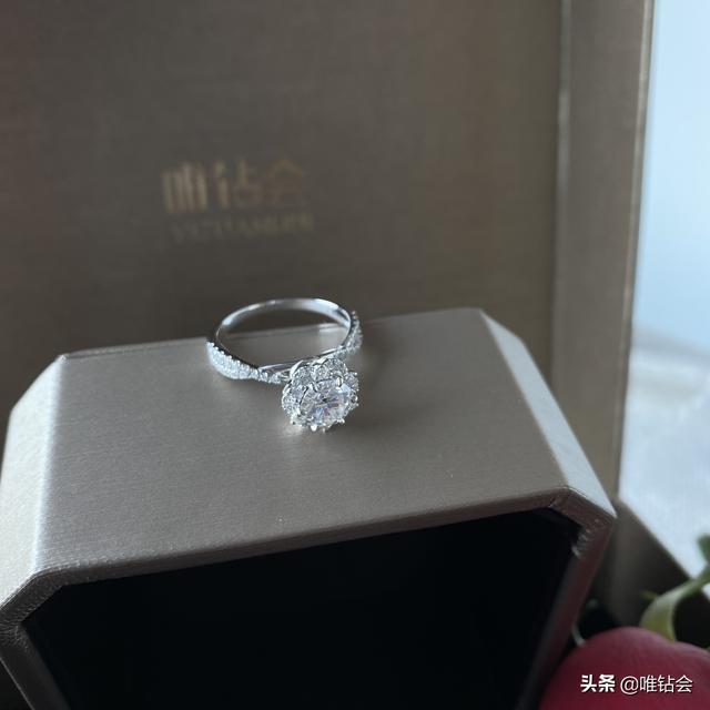 淘宝卖家4钻很厉害吗(比利时魔星钻中四爪和六爪哪个款式更好看些？)