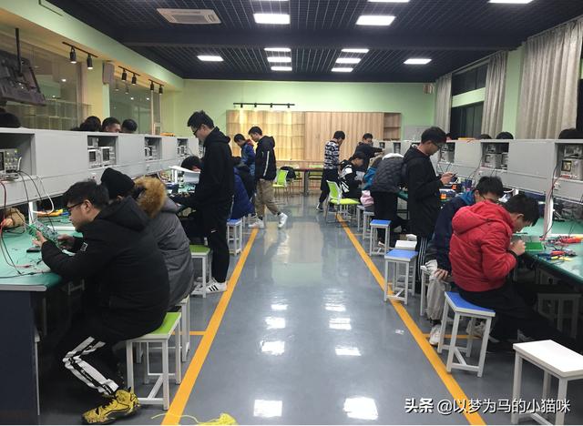 男生做什么工作比较好(工科中“薪资待遇”普遍很高的6个专业，适合男生，发展前景很好)