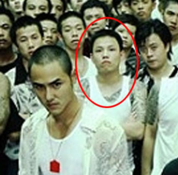戴手铐脚镣是犯了什么罪(37岁男演员被捕画面曝光！戴手铐脚镣下场凄凉，曾恐吓林志玲师妹)