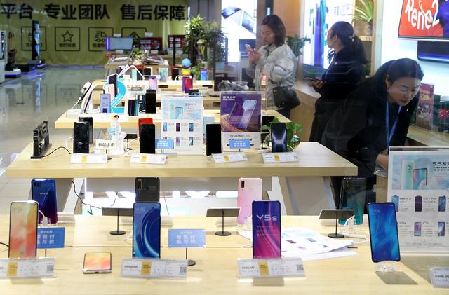 串货跟正品有什么区别手机(手机战线下：新旧势力的厮杀)