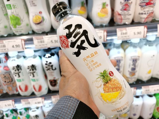 地推吸引人话术技巧玻尿酸纳胶原肽(中国软饮市场“新王”之战 | 2021·年度大复盘)