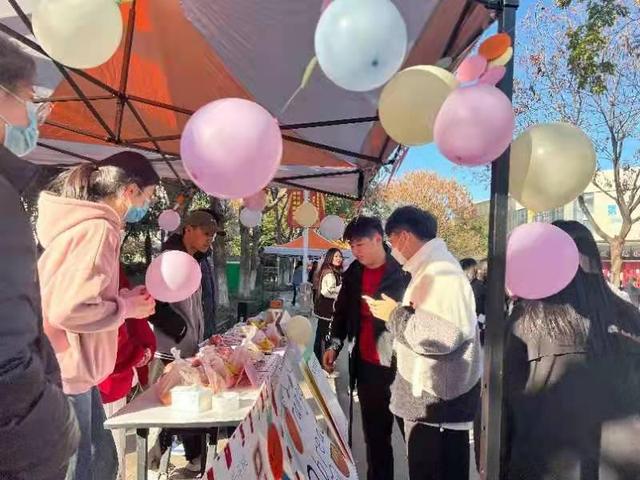 校园创业活动(新技能打卡！快来这所学校的“沉浸式”全过程创业训练营吧)