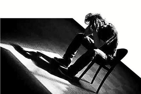 艾滋病真实事件(一位HIV感染者的抗艾路：一个拥抱让他有勇气活下去)