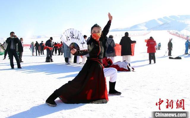 抖音小蓉儿(“天山侠女”闯短视频江湖 武术打卡新疆美景)