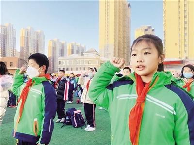 争章宣言怎么写(少先队员们，铆足劲儿争章啦)