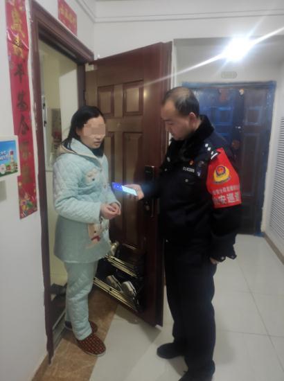 qq群怎么转让群主给别人手机(女子下了个APP！20万元差点没了)