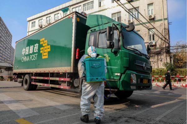 邮政快递几点上班(接触境外物品可能感染新冠？收取快递建议这样做)