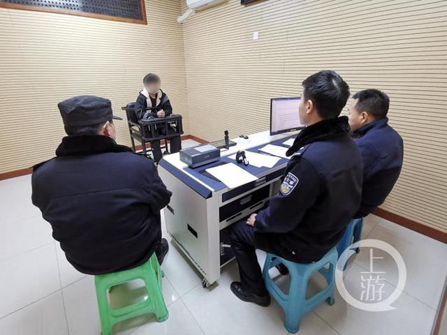 招行信用卡逾期还款申请解冻后额度没变化,还会降额吗(银行卡莫名支出4500元 他不报警还默默等着钱退回来……)
