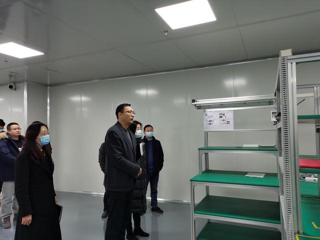 重庆电费欠费后交费多久会来电(上班第一天 |“定了，18号保证企业通电“)