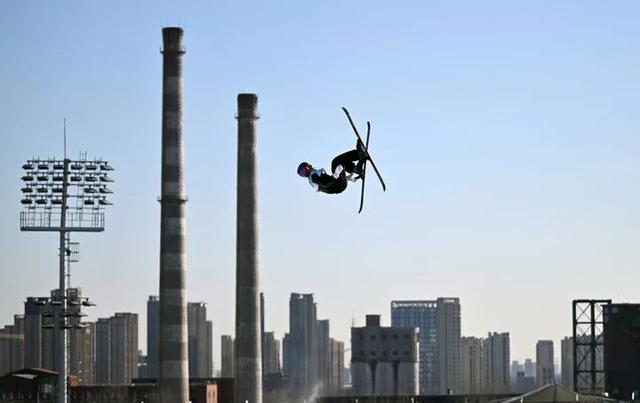 微信步数怎么关注了好友却消失了(少年闯入“无人之境”：雪地上的谷爱凌与苏翊鸣)