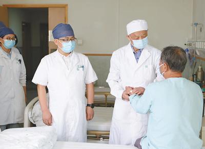 讲师的基本要求年龄(中医传承，老师怎么传、弟子怎么承？)