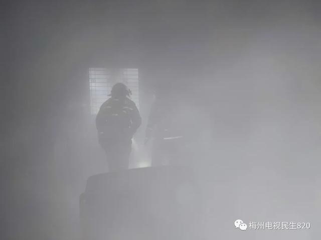 打印机突然着火，熏黑整层宿舍楼(梅州视窗民生820)