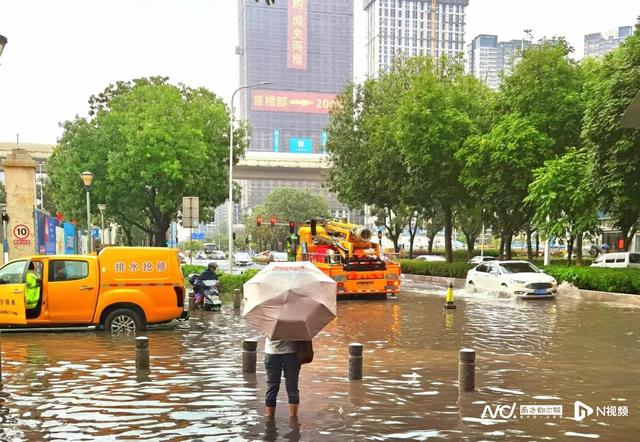 金洲地铁站(直击：广州强降雨持续，南沙区暴雨预警信号升级为橙色)