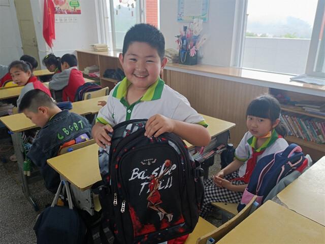 快书包为什么没有成功(书包瘦身，快乐倍增——岳阳市云鹰小学落实“双减”有法宝)