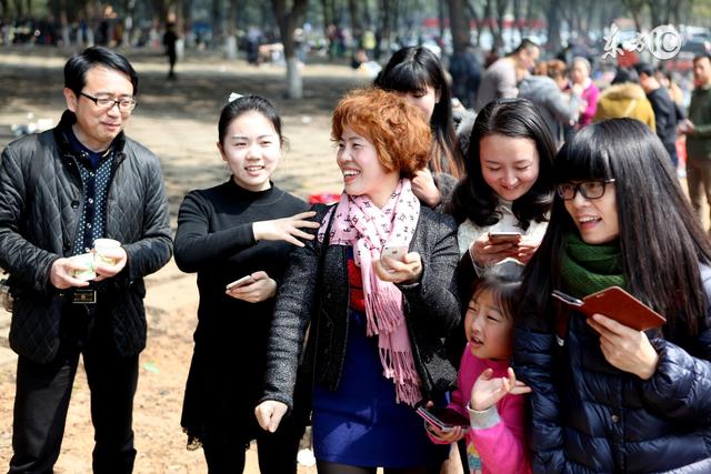 群聊名称大全霸气(终于，找到这些霸气的家人微信群名称)