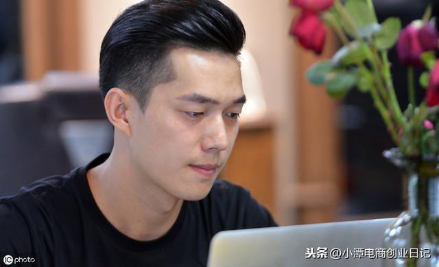品牌男装网店代理(电商创业故事：农村小伙靠淘宝代销卖男装，不懈努力最终月入9000)