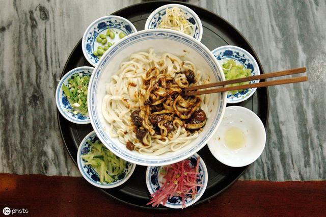 免费店铺起名大全免费(免费吃面还送大礼包，竟然5天收款72万，学会你也行)