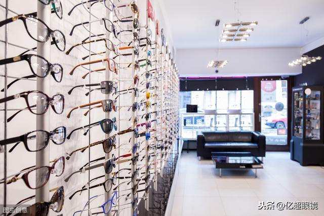 没有经验怎么开眼镜店(自己创业开眼镜店需要了解哪些方面？)