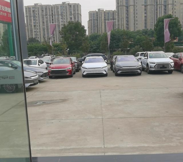 比亚迪促销策略分析(探店比亚迪、吉利、长安、哈弗、奇瑞4S店 优惠大幅缩水 提车要等?)