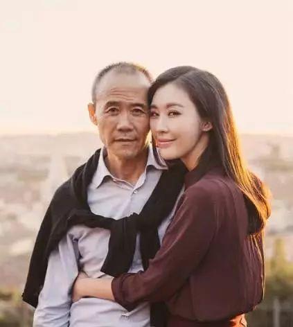 田朴珺王石结婚(王石和小30岁娇妻被曝生娃，3年前公开婚讯，女方说身家超过老公)