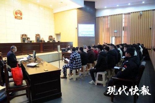 抢红包外挂软件(两小伙开发“抢红包”外挂，4个多月牟利200多万)