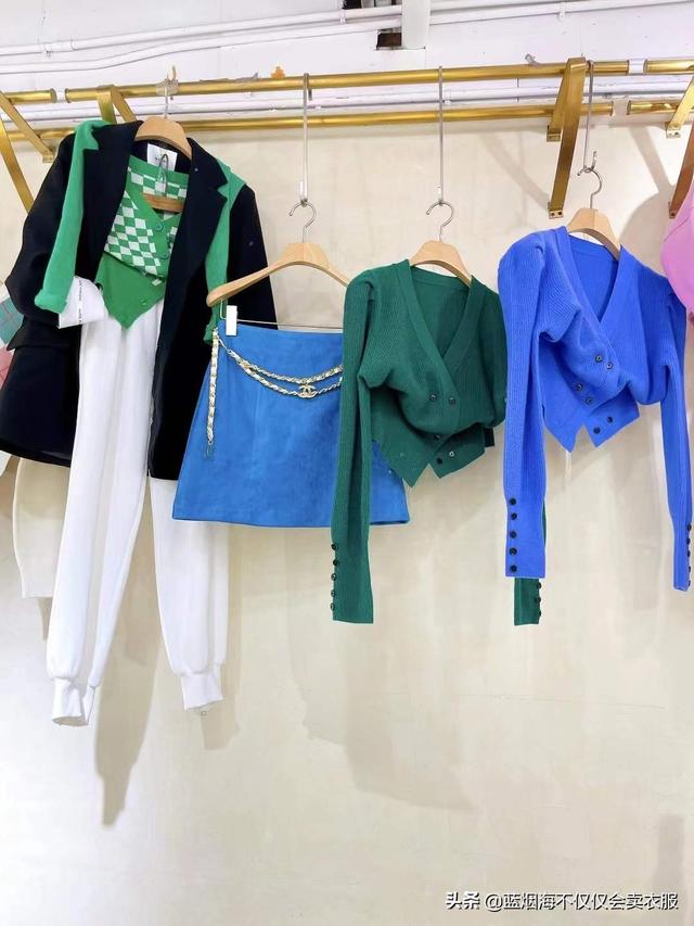 开实体服装店怎么找货源(实体服装店进货方向，要知道客户的需求)