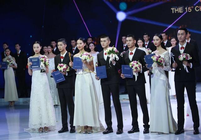 当模特需要什么条件15岁(想成为模特就要先知道这个行业)