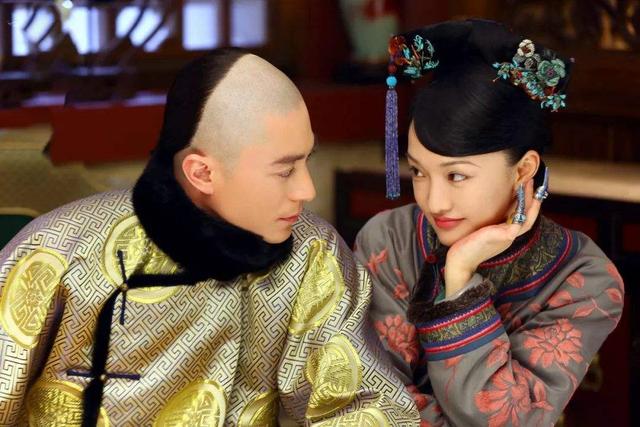 邬君梅陈冲(57岁陈冲和52岁邬君梅 30年后再同框 同演皇后宫斗到底 谁更霸气)