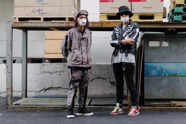 男生穿vans好看还是匡威好看(帆布鞋风潮下，Vans和Converse你更喜欢谁？)