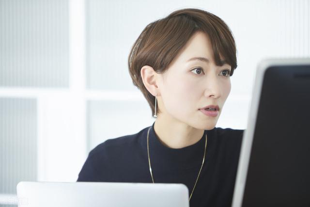 理财小白怎么买基金(我是一名基金小白，选基金时，应该注意些什么？)