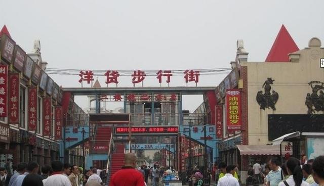 天津服装尾货批发市场在哪里(想去天津服装批发市场进货的朋友们可要看仔细了)