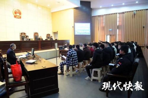 红包挂怎么弄:两小伙开发“抢红包”外挂，4个多月牟利200多万