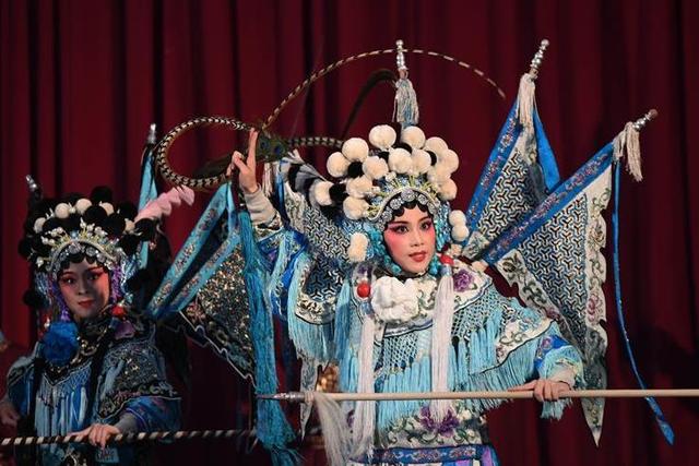 5分钟搞懂歌仔戏，他竟然是现存唯一源于中国台湾的戏曲剧种？(百度台湾歌仔戏)