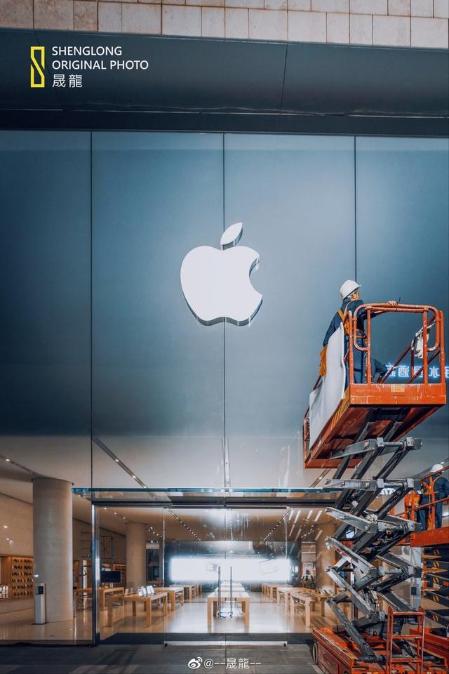 上海苹果店地址(全球首家渐变玻璃 Apple Store 开业后，「背后功臣」竟然在天津？)
