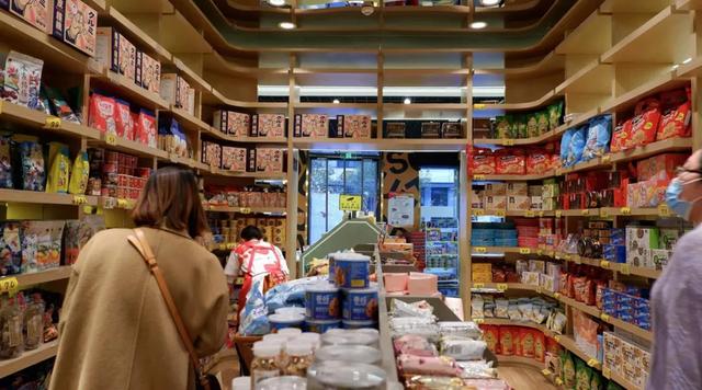 5元店进货渠道(临期食品超市藏着的秘密，为什么让人欲罢不能？)