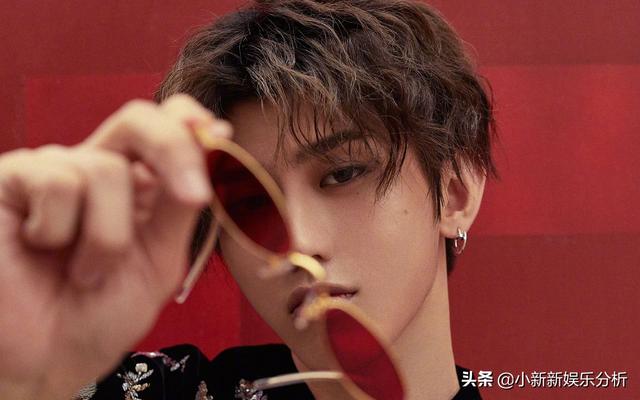 艾翁蔡徐坤(网友评论：艾翁的街篮和蔡徐坤有惊人的相似！“两年半”是个梗！)