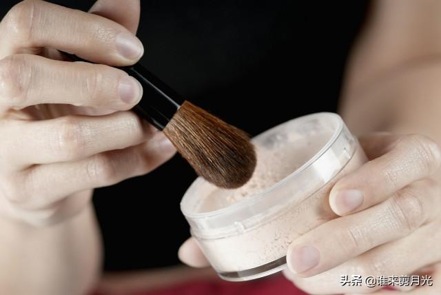 什么叫定妆粉定妆的使用方法(散粉定妆使用方法，用对散粉，再也不用担心会脱妆了)