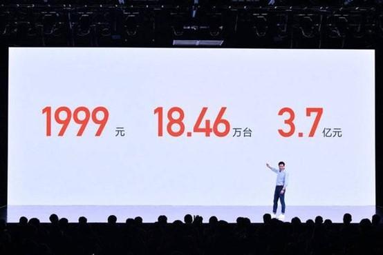 小米黄牛为什么可以抢到手机(小米的“神操作”，拿出3.7亿给老米粉，最后又是黄牛大赚1999)