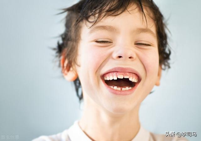 直播间介绍衣服的卖点的话术(李司马：2步教会你如何写出直播间介绍话术)