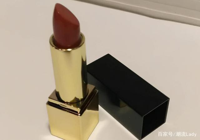什么牌子的唇膏好用持久且滋润带色的(分享5款持久不掉色的口红，超显白显温柔，而且可以一整天不掉色)