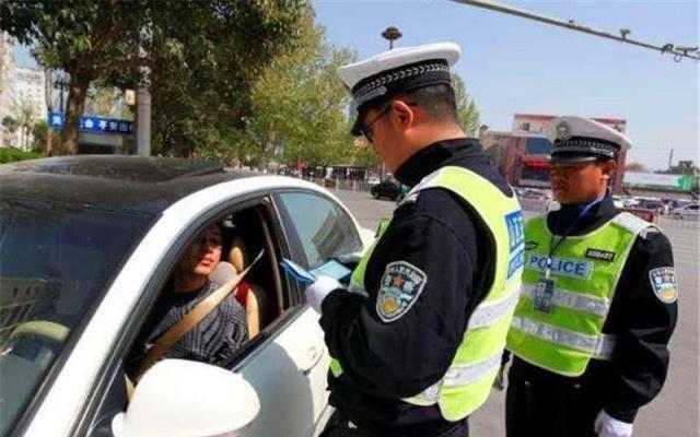 车辆违章短信查询(汽车违章多久才能收到短信？交警：超过这个天数，就没啥事了)