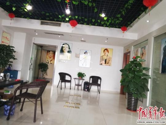 平面模特兼职骗局(“门槛低待遇好”招聘诱人，警惕网拍模特“模卡”骗局)