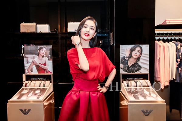 阿玛尼女装手表官方旗舰店(安普里奥·阿玛尼 (EMPORIO ARMANI) 庆祝满天星系列限量款腕表发布，佟丽娅受邀出席活动)