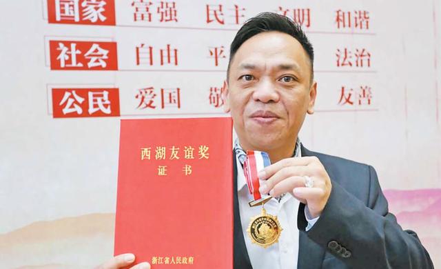 义乌商贸城水晶批发(郭集福：结缘义乌20余年 依托市场“点石成金”)