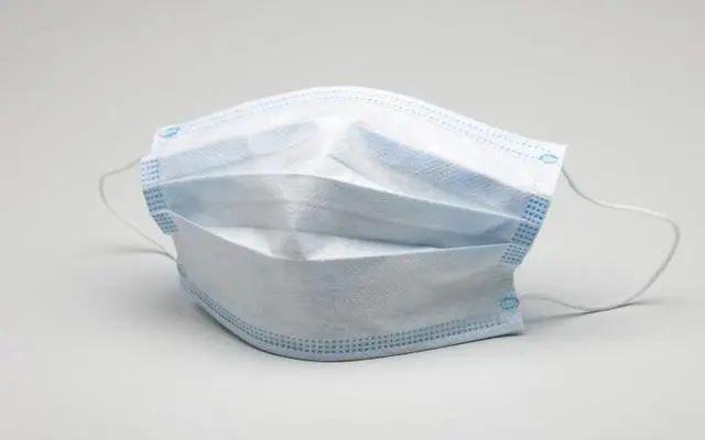 l码大还是m码大口罩(医生提醒：学生千万别戴这种口罩上学！损害不可逆)