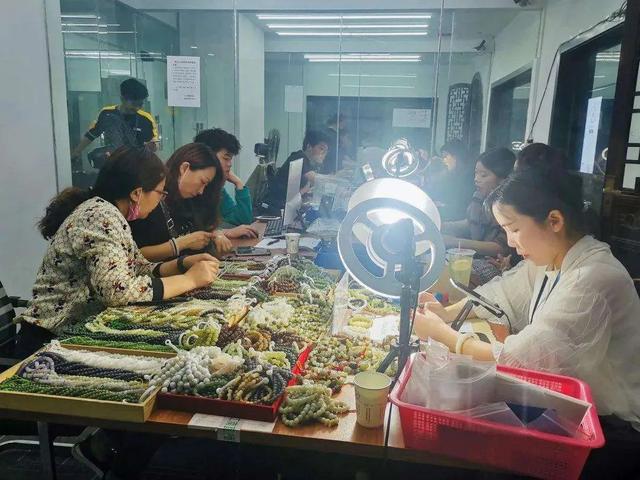 微拍堂怎么样快速吸粉(这个2万亿的暴利生意正被直播重写，或诞生百亿美金独角兽)
