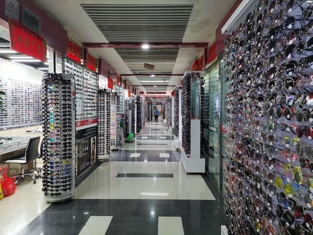 义乌饰品批发在国际商贸城哪个区(探访义乌商贸城：从线下走到线上，从外贸转向内贸)