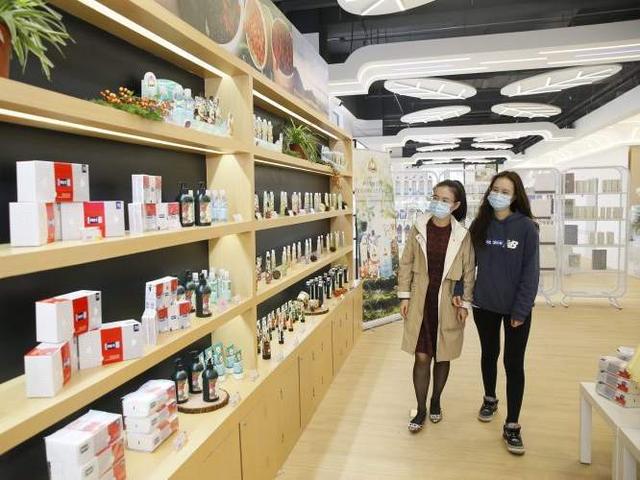 进口化妆品中国总代理(进口化妆品直销中心营业，虹桥自贸城打造全新“进博时代”销售模式)